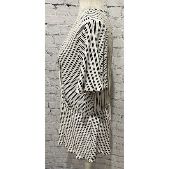 Lane Bryant Womens Plus Size White /Black Striped Short Sleeve Shirt 18/20 - Picture 3 of 7